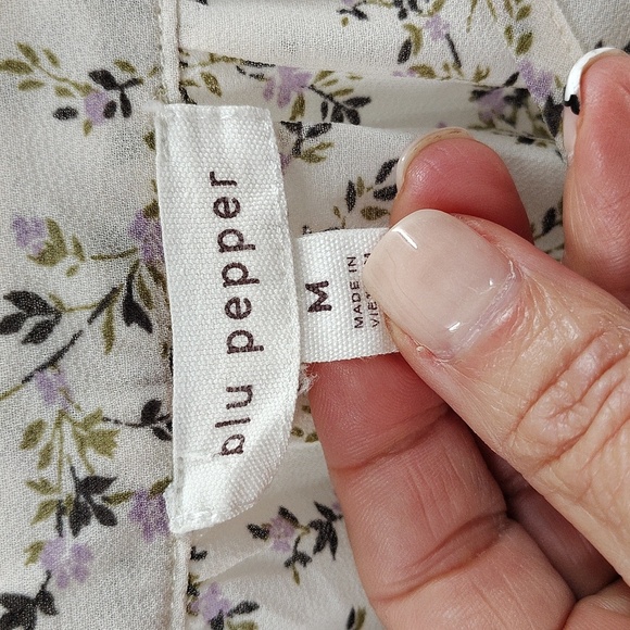 blu pepper Ivory Floral Pullover Blouse Size Medium Balloon Sleeve Semi sheer - Picture 4 of 9